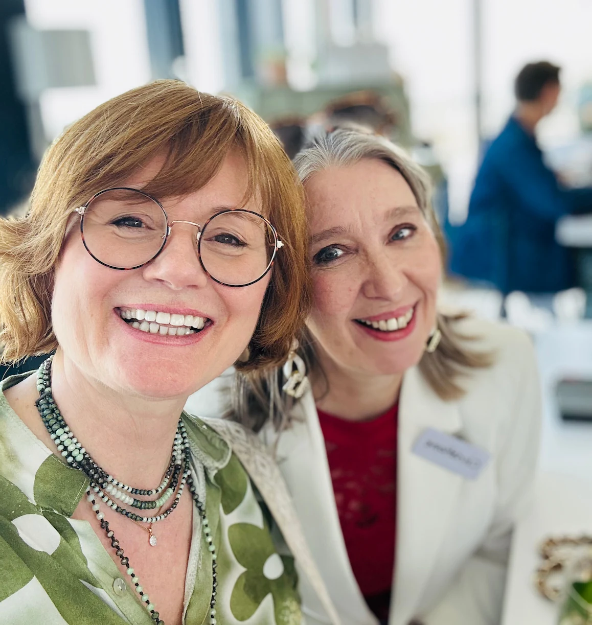 Zwzei Frauen in einer Seminarpause